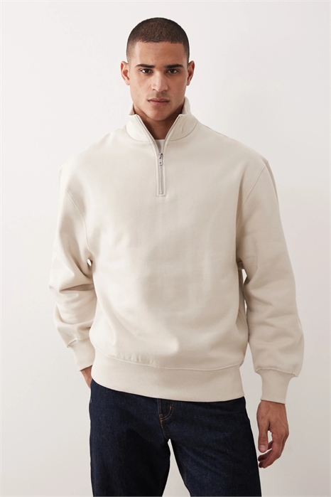 Свитшот премиум-класса с удлиненным кроем и полузастежкой-молнией артикул 153081093