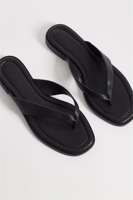 Босоножки на плоской подошве из натуральной кожи артикул 153682461