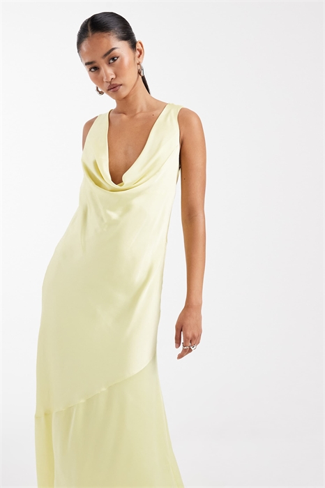 Атласное макси-платье для подружки невесты с капюшоном спереди и сзади артикул 153113230