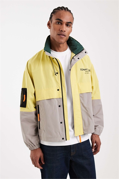 Куртка-ветровка с цветовыми вставками артикул 154147663