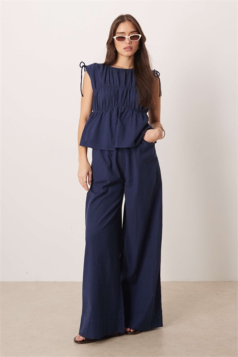 Комбинезон из двух слоёв с сборками на груди артикул 153024512