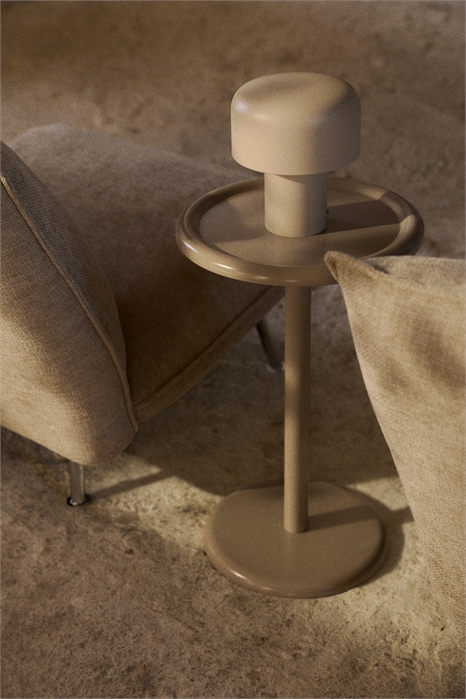 Металлический приставной столик артикул 1315445003