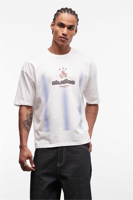 Футболка свободного кроя с принтом по всей поверхности и надписью на груди артикул 156125909