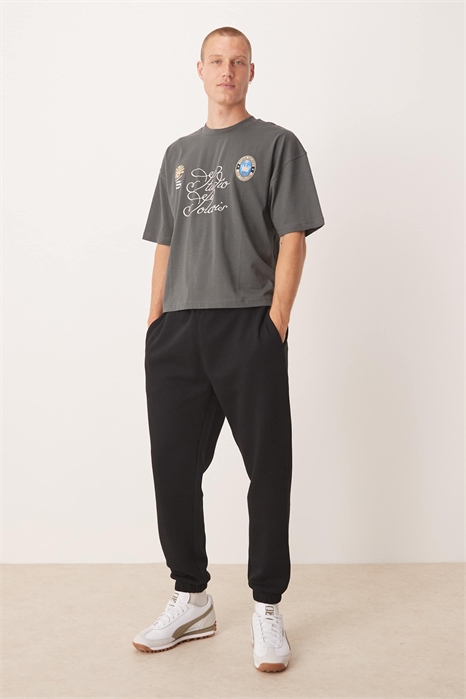 Джоггеры с зауженным кроем из серии Essentials артикул 146924848