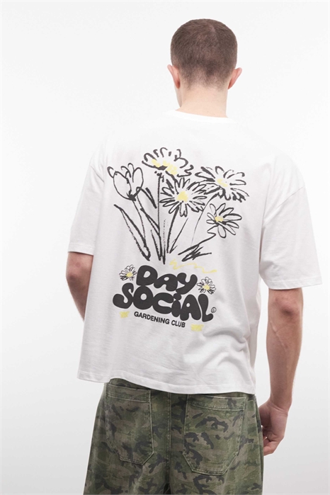 Объёмная футболка прямого кроя с цветочным принтом артикул 156363459