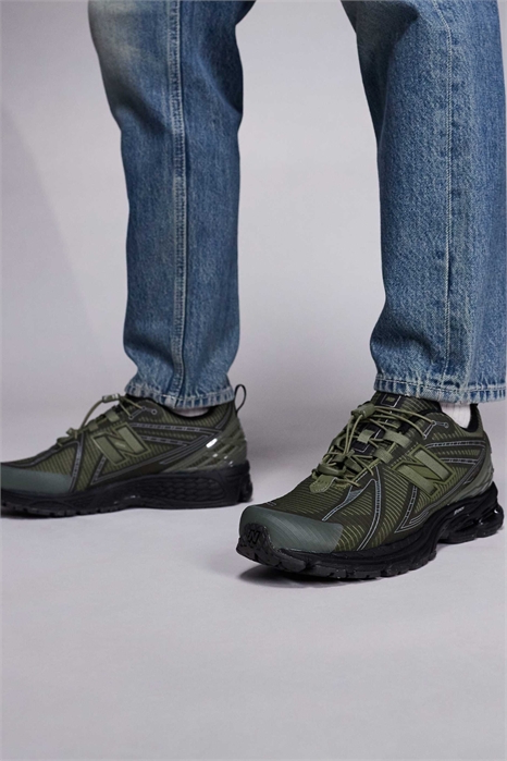 Кроссовки с застежкой-кнопкой 1906 года артикул 142822502