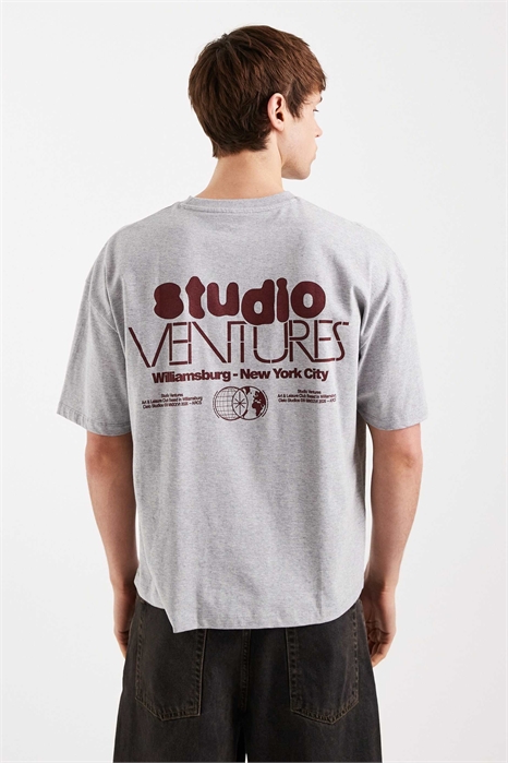 Объемная футболка прямого кроя с надписью артикул 155443042