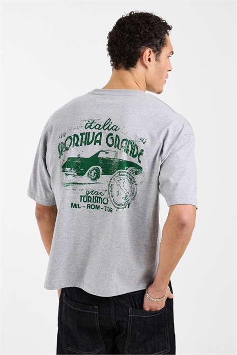 Объёмная футболка свободного кроя с принтом в виде спортивного автомобиля артикул 155972918