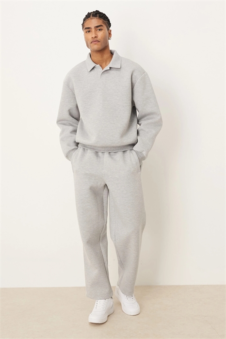 Широкие джоггеры из плотной ткани артикул 150977604