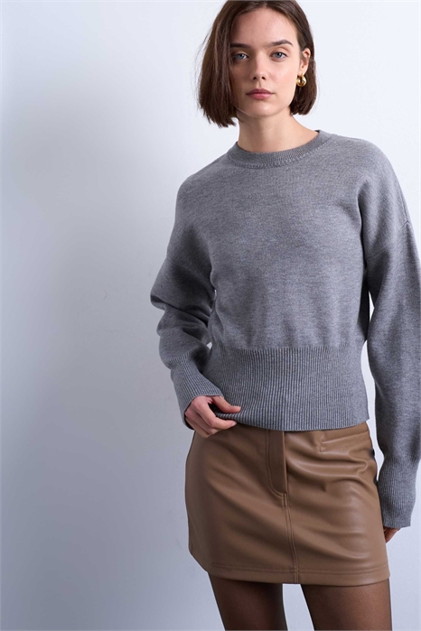 Свитер с обтягивающей талией из трикотажа артикул 142659555