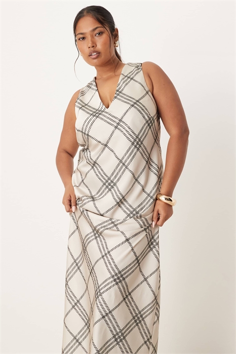 ASOS DESIGN: атласное платье-миди с V-образным вырезом для полных артикул 148697935