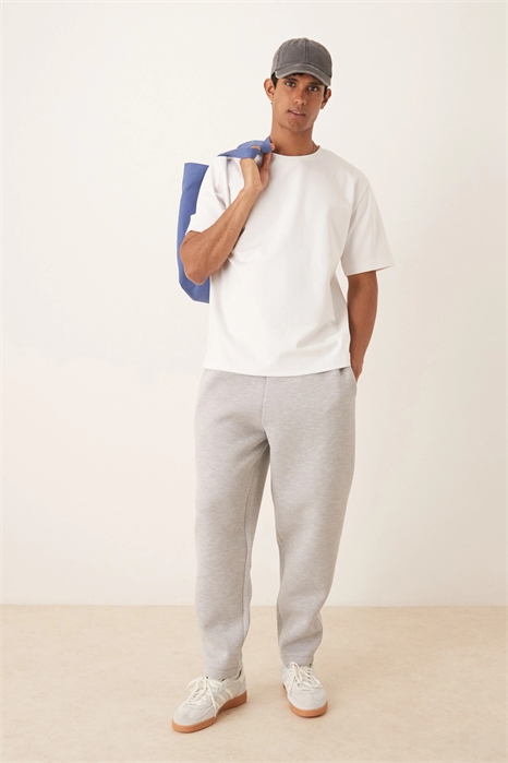 Джоггер с зауженным кроем из плотной ткани артикул 147329089