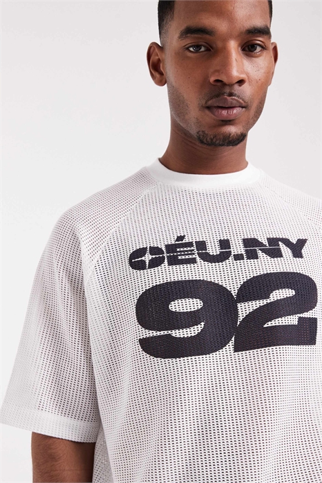 Объёмная футболка свободного кроя с принтом на груди артикул 156152865