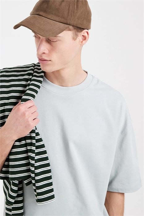 Толстое свободное футболка с заниженными плечами артикул 156382696