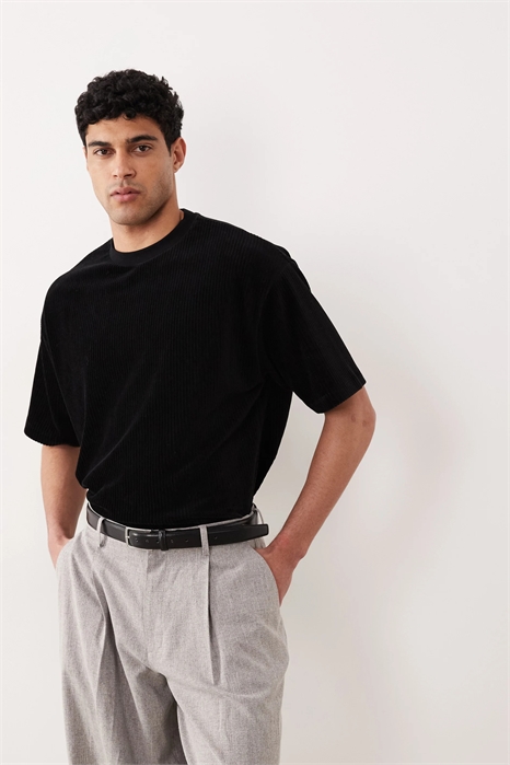 Объемная футболка свободного кроя из плотной ткани артикул 155831877