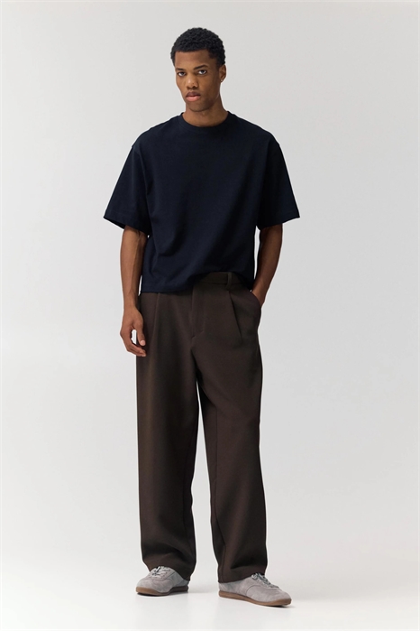 Брюки с зауженным кроем и вытачками артикул 156400956