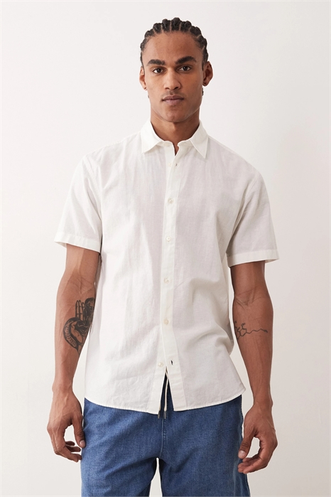 Рубашка с короткими рукавами из смесовой ткани с добавлением льна артикул 153910412
