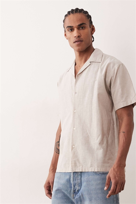 Рубашка с короткими рукавами из смесовой ткани с добавлением льна артикул 153910367