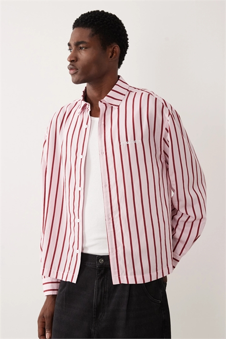 Рубашка свободного кроя с крупными полосками и вышивкой на груди артикул 154748632