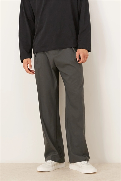 Стильные брюки с широкими брючинами и глубокой складкой артикул 151930027