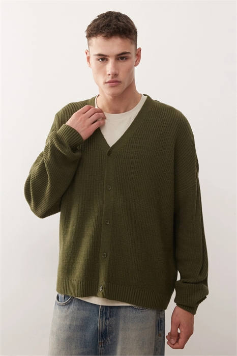 Прямоугольный вязаный кардиган артикул 152322501