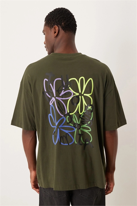 Футболка свободного кроя с абстрактным цветочным принтом артикул 151417555