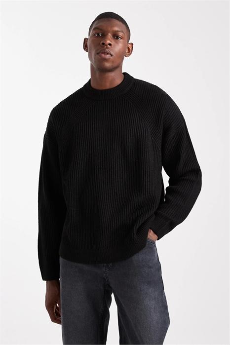 Свитер из трикотажа с узором «рыбацкая резинка» свободного прямого кроя артикул 142115729