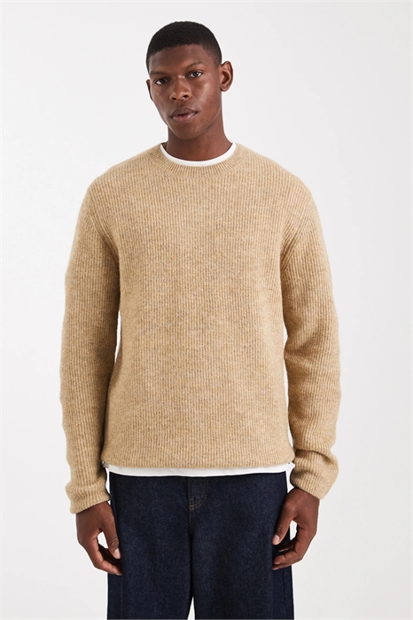 Качественный ребристый пушистый свитер артикул 148852665