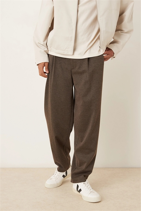 Стильные брюки-клёш с плиссировкой и завышенной талией артикул 148604248