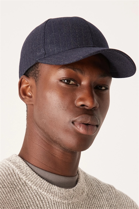 Бейсболка с полоской артикул 150369633