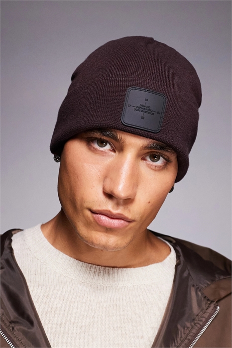 Шапка с нашивкой из трикотажа артикул 152125322