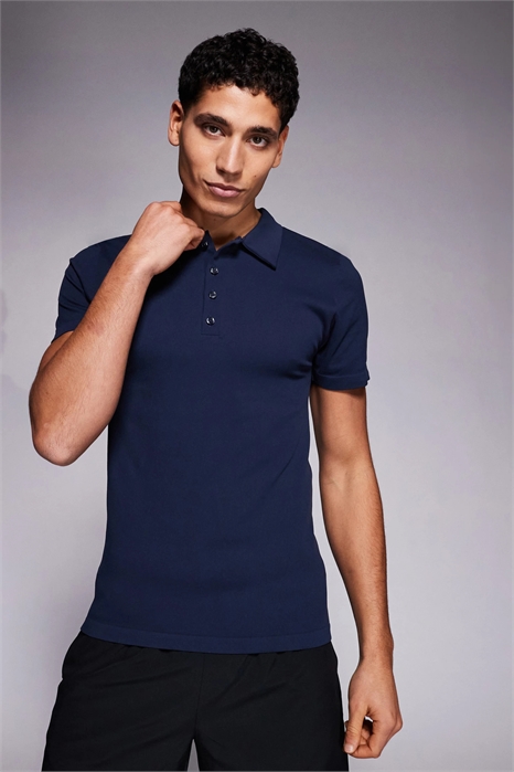 Полурубашка-поло с бесшовной ребристой отделкой и зауженным кроем артикул 153363606