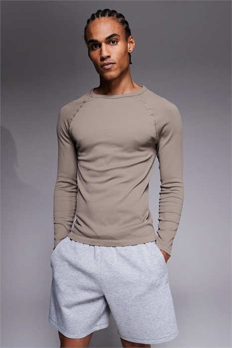 Длиннорукавная кофта с рагланными рукавами, облегающего кроя, из трикотажа с ребристой фактурой артикул 153363621