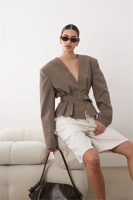 Блейзер с поясом в стиле 80-х артикул 156039385