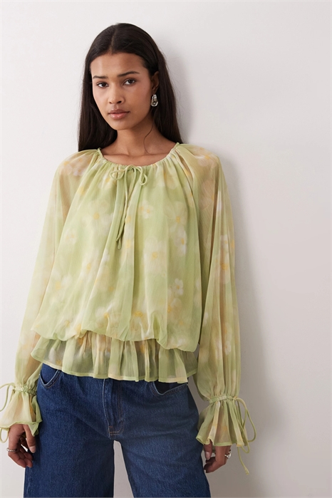 Блузка с оборками артикул 155334619