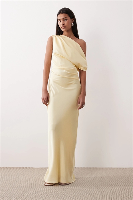Макси-платье из драпированного атласа с одним плечом артикул 155250098