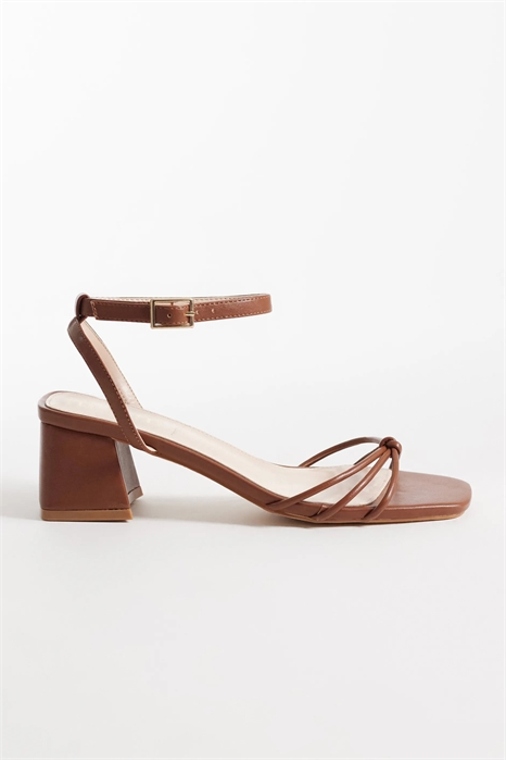 Сандалии Evalina на низком каблуке артикул 152905401