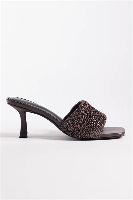 Сандалии Caprice на низком каблуке артикул 152929632