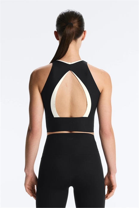 Идеально сидящая майка без рукавов артикул 156510280