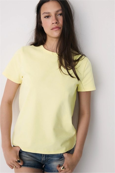 Простая классическая футболка с мягкой текстурой артикул 156512060