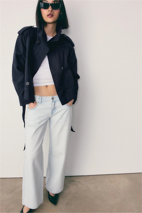 Тренч с высоким воротником и ремнем артикул 156374039