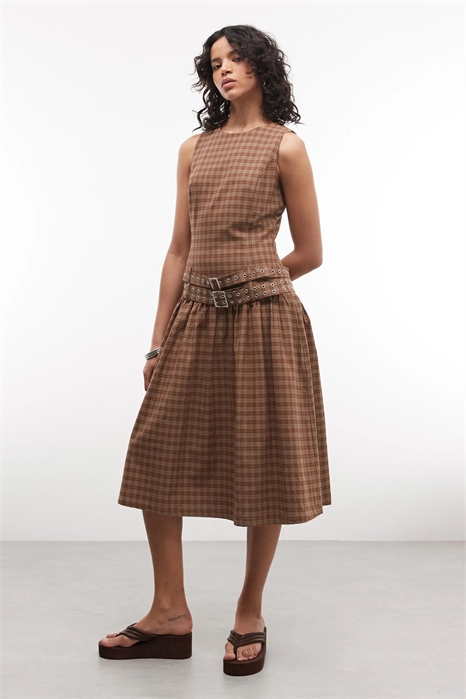 Платье средней длины с заниженной талией и поясом артикул 155772245