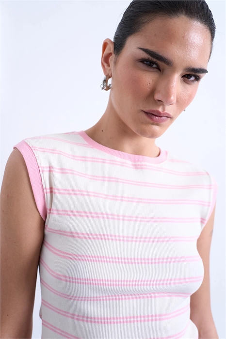 Майка-бойфренд с полосатой ребристой отделкой артикул 150560349