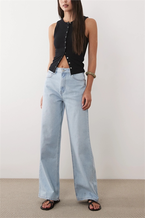 Джинсы «папа» с широкими брючинами артикул 155394363