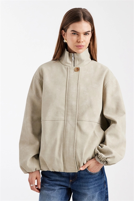 Куртка ASOS с воротником-воронкой и расклешенным низом, выполненная в стиле «имитация кожи», свободного кроя артикул 152632534