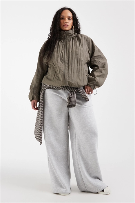 Спортивная куртка ASOS DESIGN Curve с объемным низом в стиле «бабл» артикул 152621968