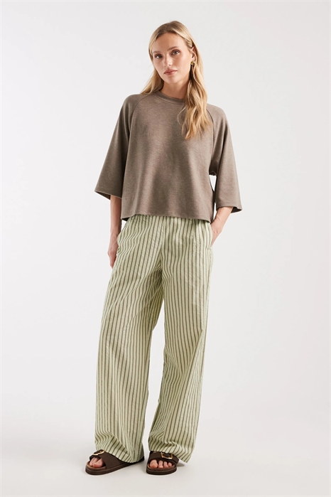 ASOS DESIGN — брюки с прямыми брючинами и текстурированной поверхностью, надеваемые через голову артикул 154903148