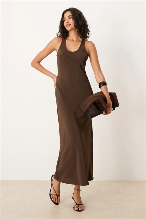 Макси-платье-комбинация из атласа с вырезом артикул 149426835