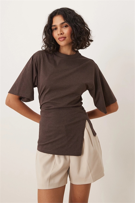 Футболка с затянутыми боками артикул 144018781