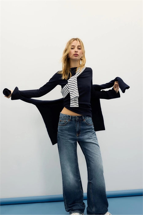 Джинсы D92 с прямым кроем и широкими брючинами артикул 155055097